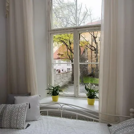 The Hidden Travellers' Old Town Wellstay *